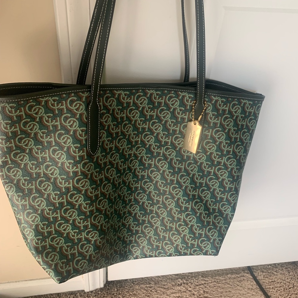 Coach Green Shoulder Bag and Wallet with Geometric Pattern